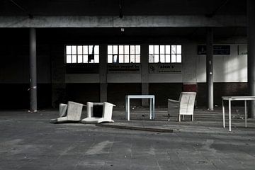 Foto van de verlaten markthallen in Meppel. van Therese Brals