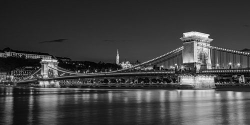 Boedapest Skyline - De Kettingbrug en het Vissersbastion in zwart-wit van Tux Photography