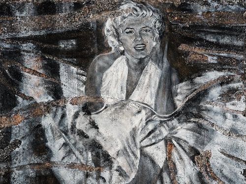 Portrait d'une icône moderne avec une robe