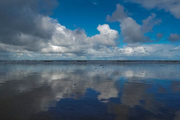 Wolkenlandschaft von Peet Romijn