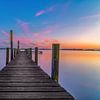 Jetée du coucher de soleil sur le lac Belterwijde sur Bea Budai