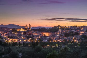 Urbino skyline na zonsondergang van Stefano Orazzini