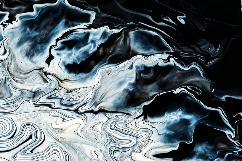 Zwart-wit en blauw details van een acryl schilderij par Rob Smit