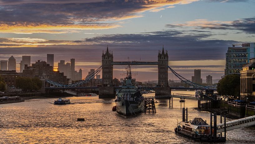 Tower Bridge au lever du soleil par Erik van 't Hof