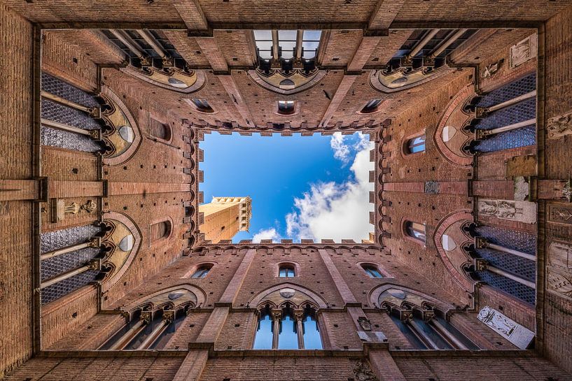 Torre del Mangia in Siena van Denis Feiner