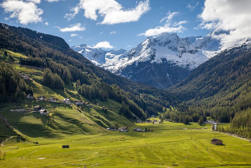 Uitzicht in het Bach dal vanaf Rein in Taufers, Reintal van Christian Müringer