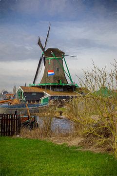 Zaanse Schans Mühle mit holländischem Himmel