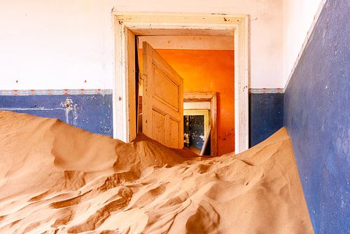 Verlaten en Bedolven door het Zand van Marcel Henderik