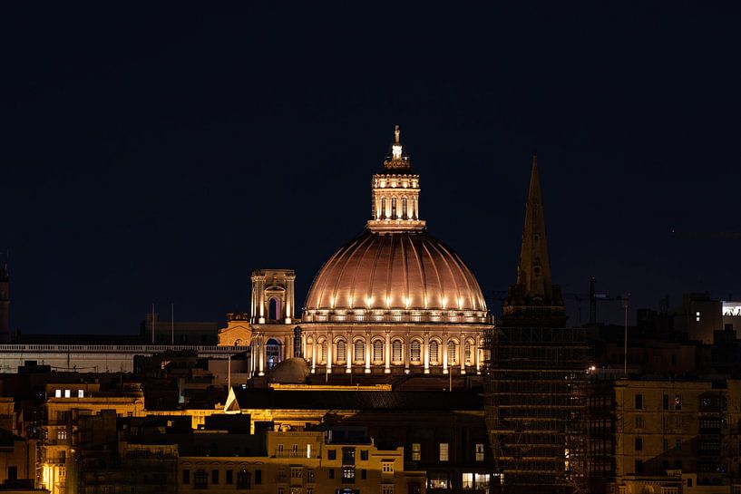 Night view of the illuminated St. Pauls Cathedral in Valletta by Anne Ponsen