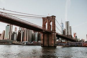 Skyline with the Brooklyn Bridge | New York | Photographie de voyage colorée sur Trix Leeflang