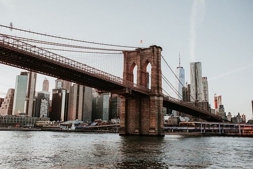 Skyline with the Brooklyn Bridge | New York | Photographie de voyage colorée