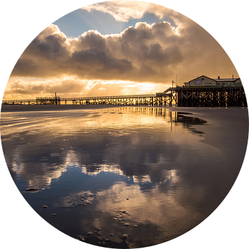 avondsfeer op het strand van Sankt Peter-Ording van Animaflora PicsStock