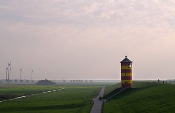 Pilsum vuurtoren in de mist