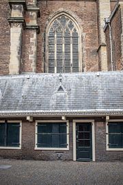 Häuser vor der Kirche von Hans Monasso