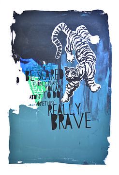 Brave blue tiger van Inge Buddingh