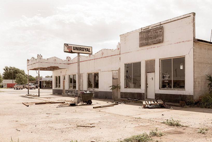 Uniroyal tankstation lang Route 66 van Els Broers