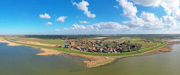Luftaufnahme des Dorfes Gaast am IJsselmeer in den Niederlanden von Eye on You