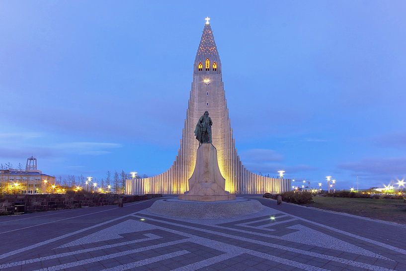 Hallgrímskirkja  Reykjavík by Patrick Lohmüller