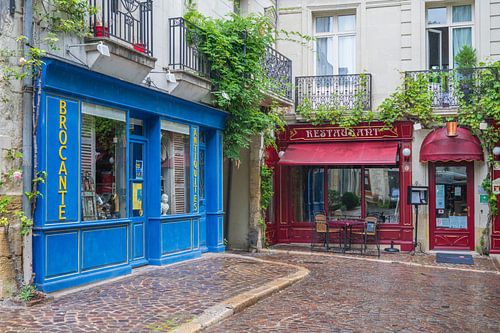 Restaurant et brocante à Paris, France