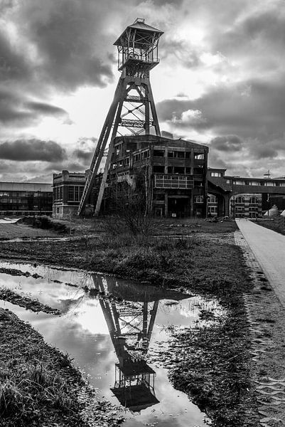 Kolenmijn in weerspiegeling van Ans Bastiaanssen