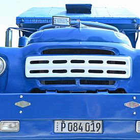 Blauwe classic truck Cuba van Anouk Hol