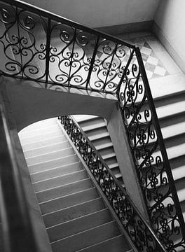 Französische Treppe im Chateau Vaux le Vicomte, Paris. von Alexandra Vonk