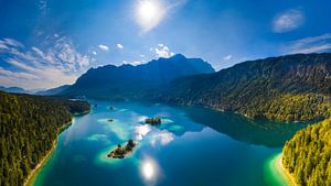 Luftaufnahme von Eibsee und Zugspitze