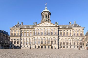 Place du barrage déserte avec le Palais royal d'Amsterdam à Amsterdam sur Sjoerd van der Wal Photographie