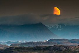 Moonrise Snaefelness, Iceland by Herman van Heuvelen