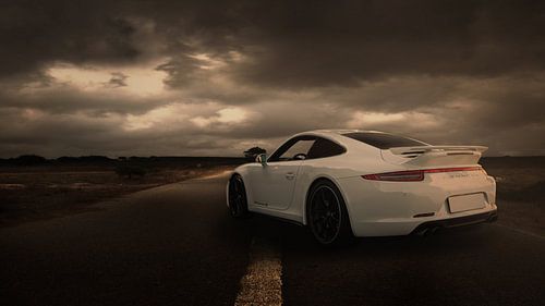 White Porsche 911