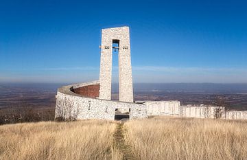 Verfallenes Monument in Bulgarien. von Roman Robroek
