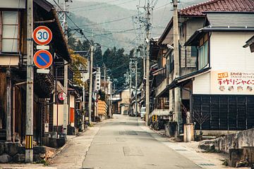 Rue de Yudanaka, ville des Alpes japonaises sur Expeditie Aardbol