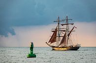 Windjammer on the Baltic Sea in Warnemuende, Germany van Rico Ködder thumbnail