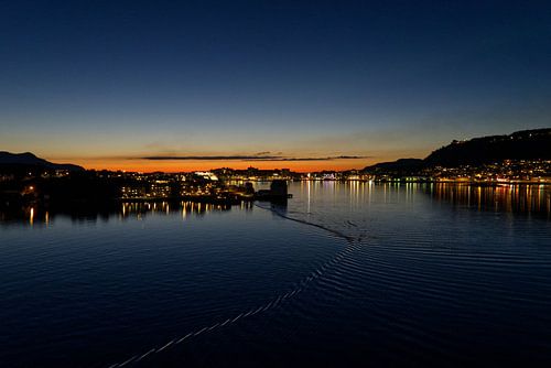 Hafeneinfahrt von Alesund am Abend