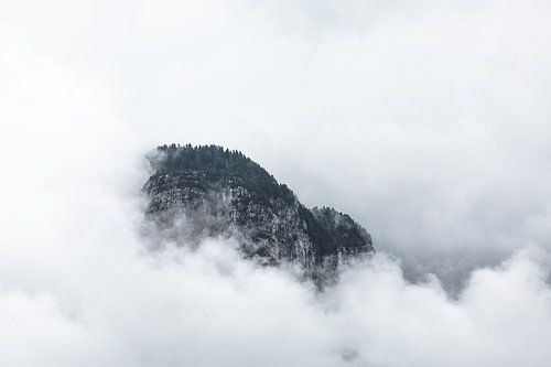 Montagne dans les nuages