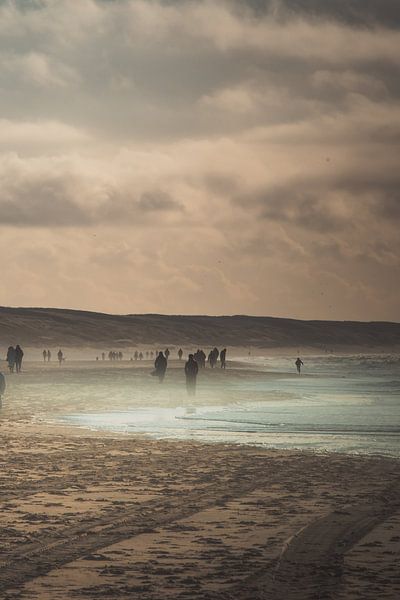 Between heaven and earth by Rik Hurk