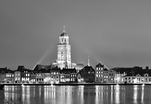 Deventer am Abend schwarz-weiß