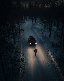 Abendfahrt durch das verschneite Lappland in einem Volvo XC60 von Frederik Opdeweegh
