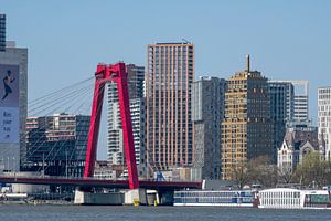 Le pont Prince Willem-Alexander pour la zone de Wijnhaven à Rotterdam sur Rick Van der Poorten