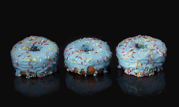 Drie blauwe donuts