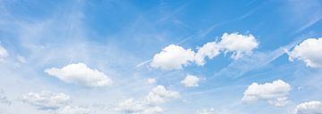 Blauer Himmel mit Wolken von Günter Albers