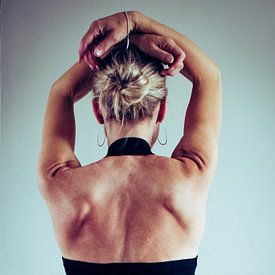 Woman's back,   in color. van Katja • W