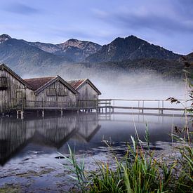 Boothuizen aan de Kochelsee van Michael Blankennagel