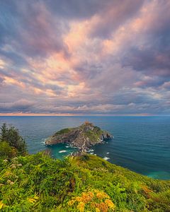 Sonnenuntergang in San Juan de Gaztelugatxe, Baskenland, Spanien
