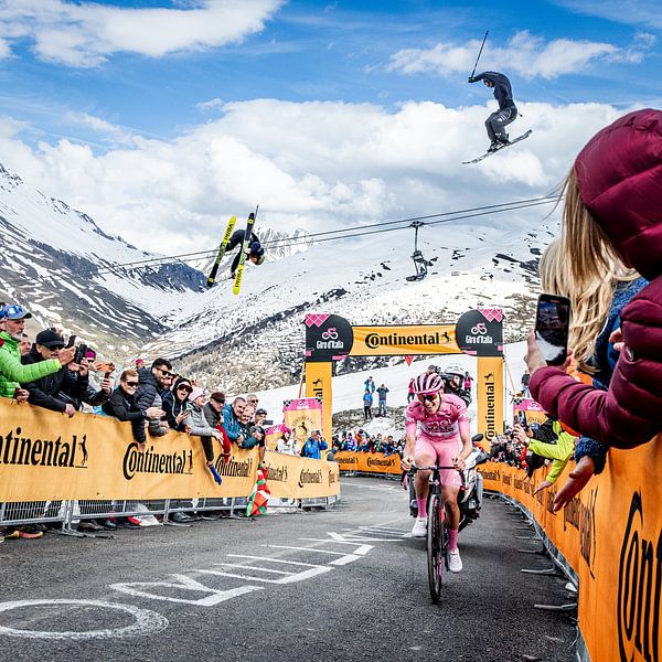 Tadej Pocagar met de Springende Skiers 2 van Leon van Bon