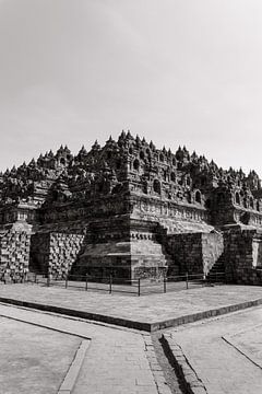 Borobudur tempel in Zwart-Wit van Xulé Bogers