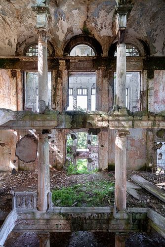 Salle abandonnée en décadence.