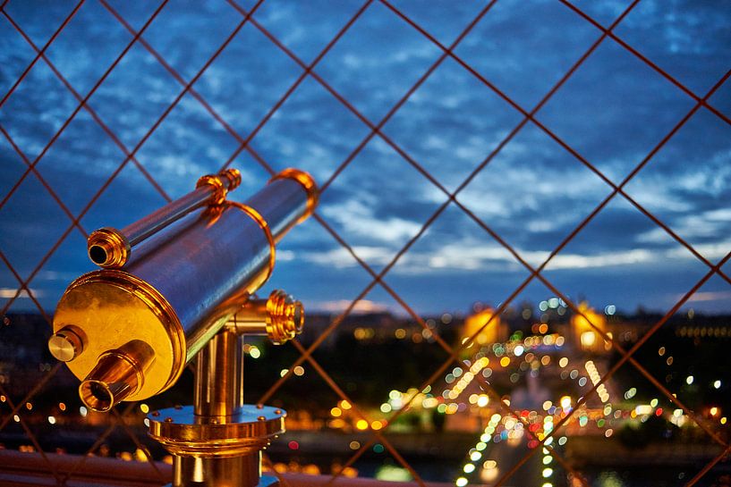 Binocular on the Eiffel Tower par Michael Echteld