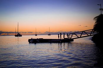 Sonnenuntergang Kinder auf dem Wasser - Französisch-Polynesien Reisefotografie drucken