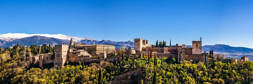 Panorama de la forteresse mauresque de l'Alhambra, inscrite au patrimoine mondial de l'humanité, à G par Dieter Walther